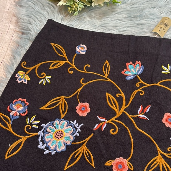 NWT LOFT Embroidered Black Skirt sz 16P - Picture 2 of 10